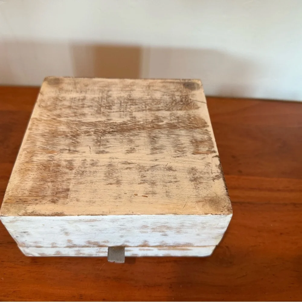 Decorative Beaded Cream and White trinket storage Box jewelry organizer‎